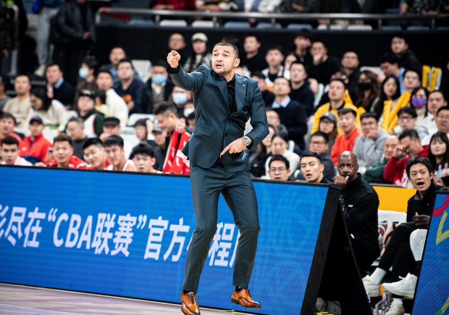 不留情面曝南京同曦裁掉法尔西热力江要重新打造季后赛豪阵