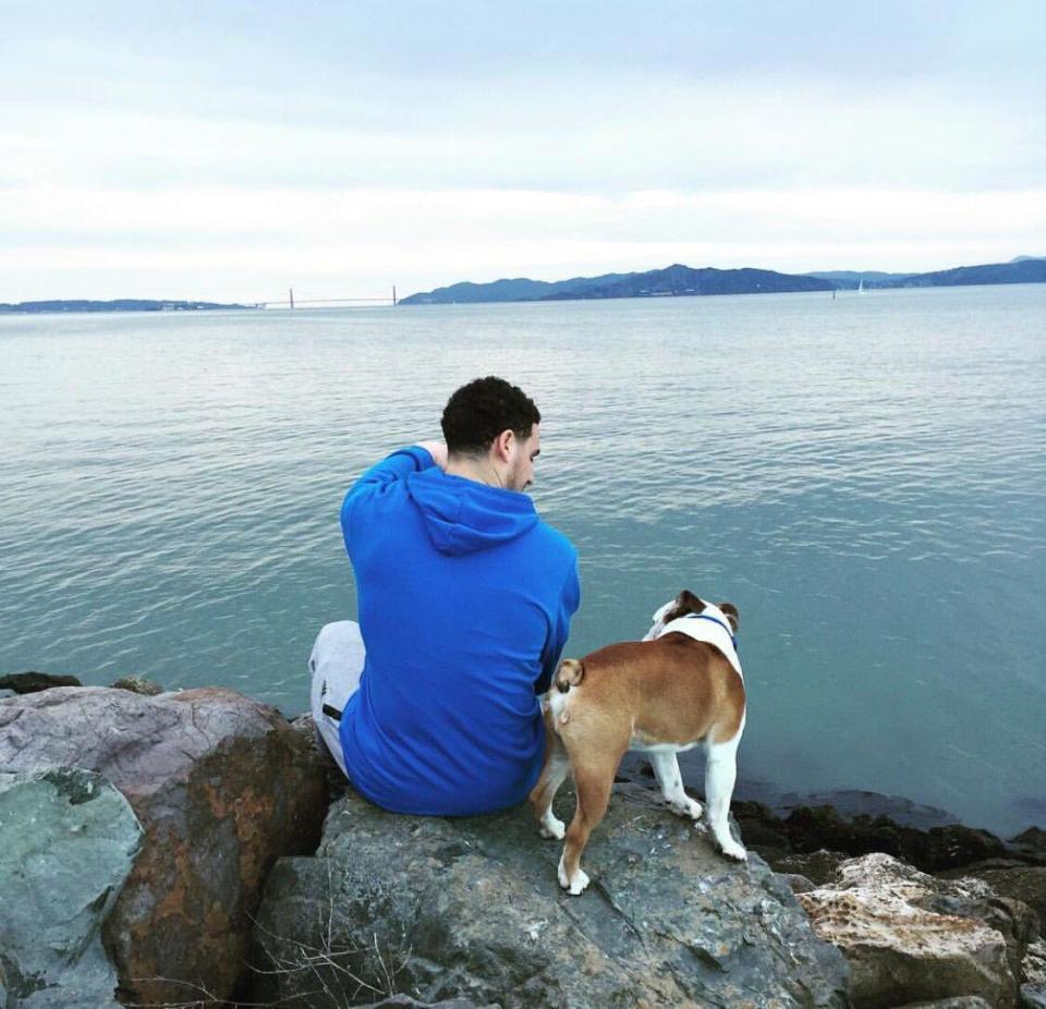 有时候,他可以带上爱犬rocco,一人一狗,山上海边待上一整天