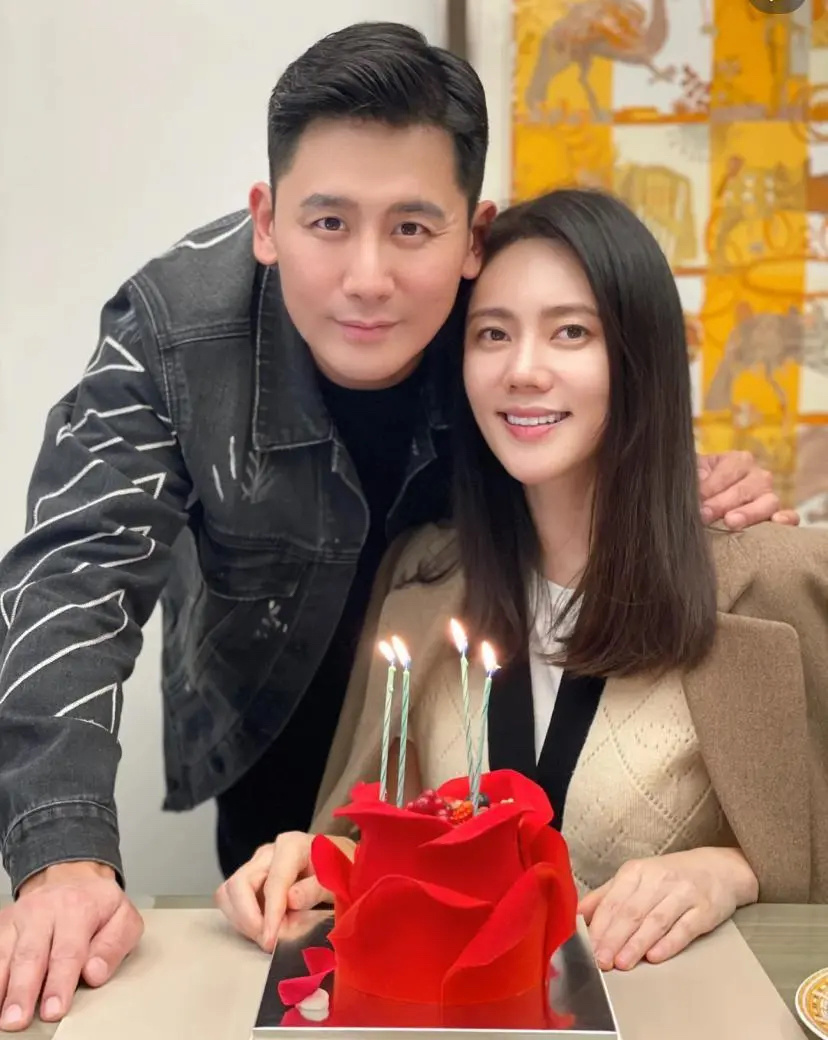 秋瓷炫于晓光全家回国5岁儿子近照曝光一家三口同框幸福满溢