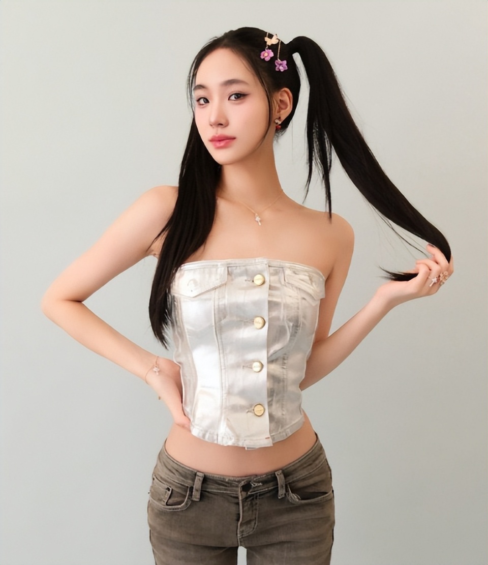 QQ朋友圈：香港正版資料大全更新時間不懼代言被下架，小S女兒Lily曬新造型，網友：想當明星想瘋了！r