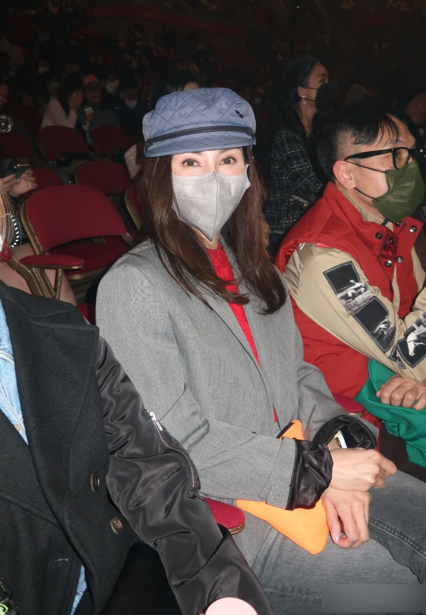 刘銮雄爆料后李嘉欣首度被采访,她竟无言以对,笑容逐渐凝固-腾讯新闻