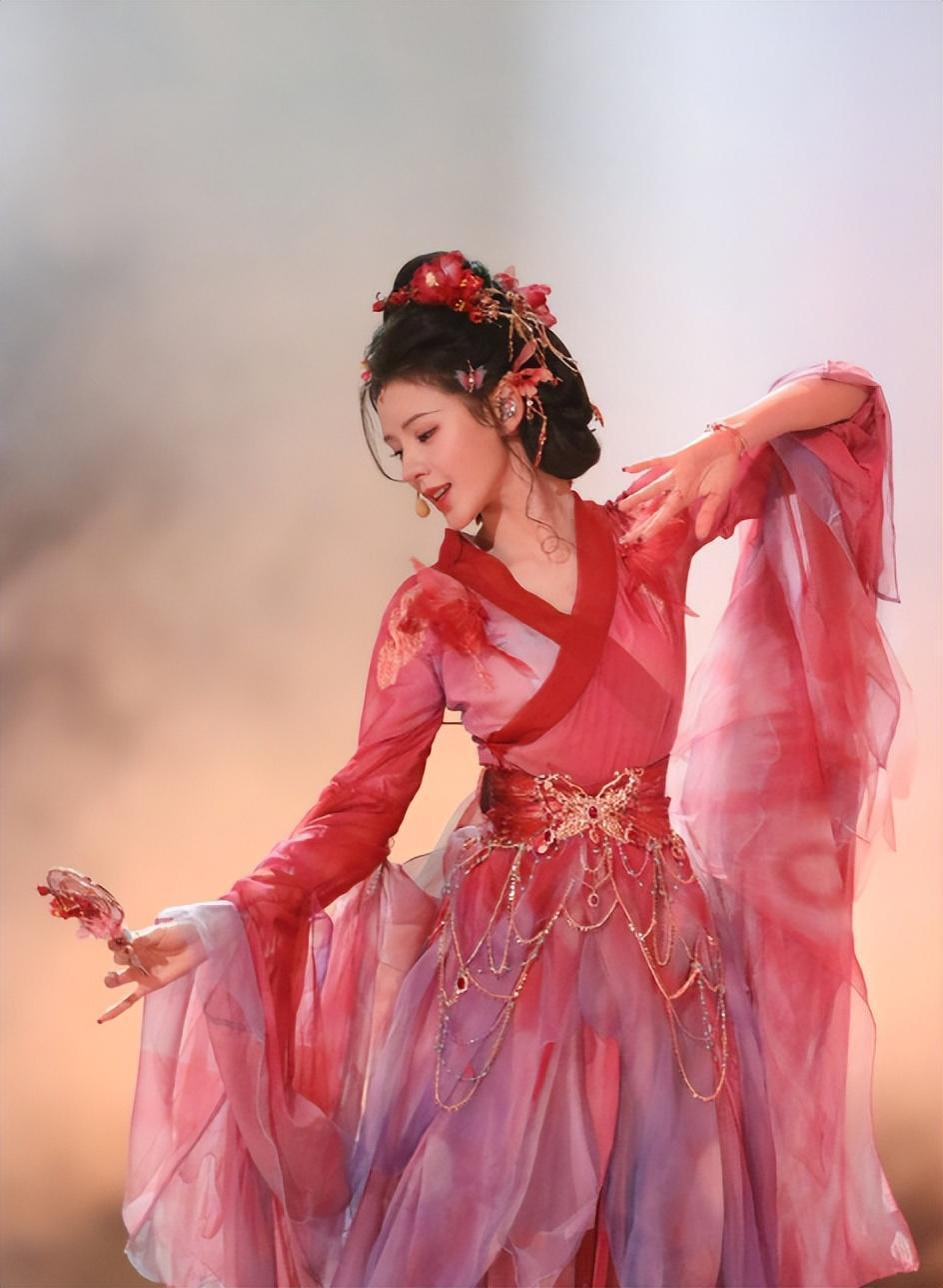 然而,即使这样,张予曦在如今也没能迎来大火.天赋不够,努力来凑