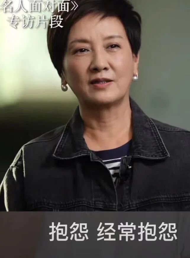 66岁邓婕婚姻的心酸:抱怨张国立是工作狂,靠养女陪伴缓解孤独