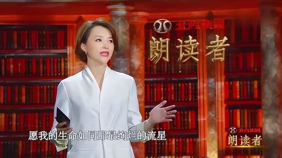 董卿回归主持《朗读者》大受欢迎,她还向周涛炫耀10岁的儿子_腾讯新闻