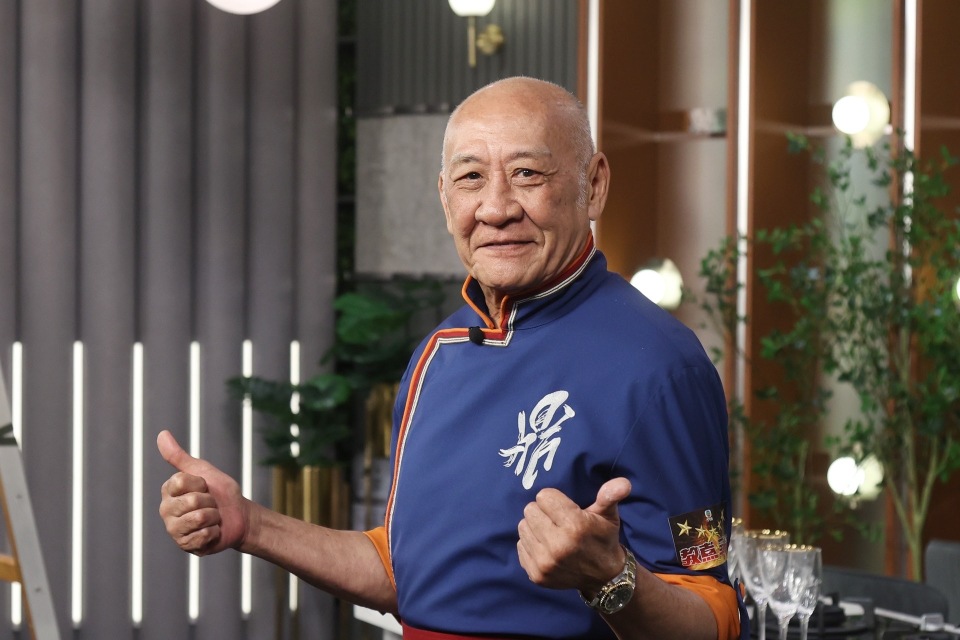 吕良伟回忆演艺生涯:被tvb拒绝签约,难忘到监狱探跛豪