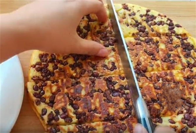 一碗玉米面,一碗糯米粉,加点红豆,手不沾面,孩子老公都喜欢