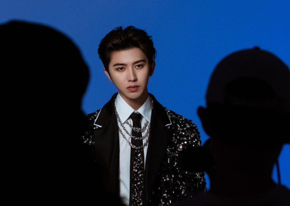 狗仔爆料"w女士"是蔡徐坤粉丝,13岁开始追星,两人是在某品牌活动上