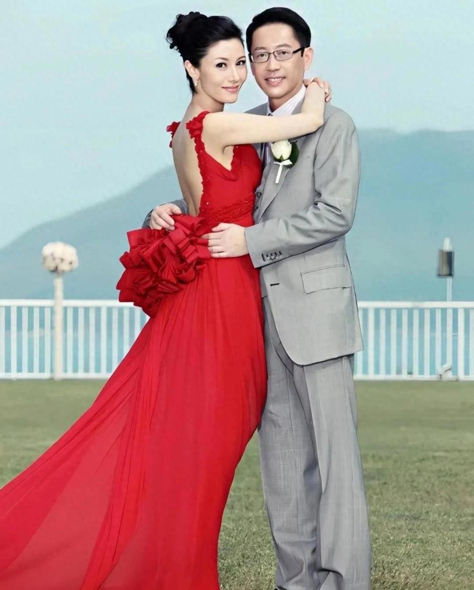 李嘉欣入豪门引发笑话，王晶揭露真相，赌王的评论成真-腾讯新闻