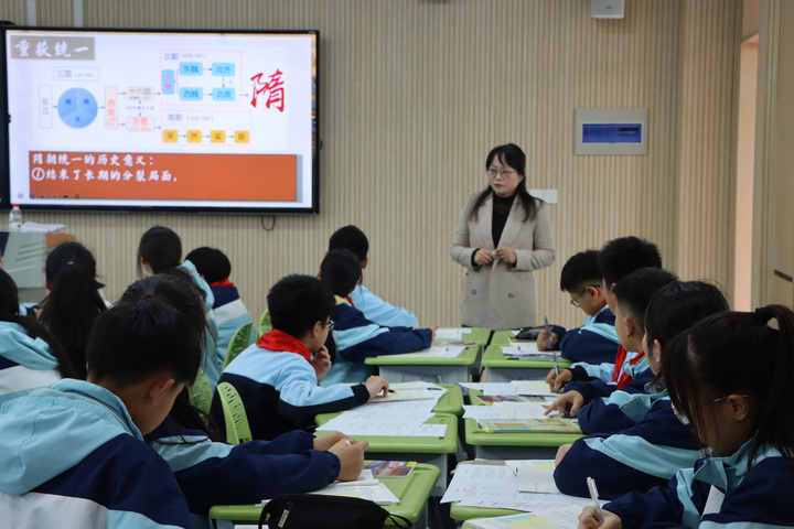 由杭州市建兰中学发起的第五届六校联动课堂节活动以桐庐县叶浅予建兰