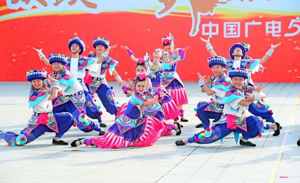 2023重庆市广场舞展演收官-腾讯新闻