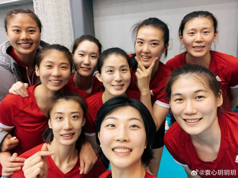 中国女排2024首期集训合照瞧瞧谁最白sei最黑