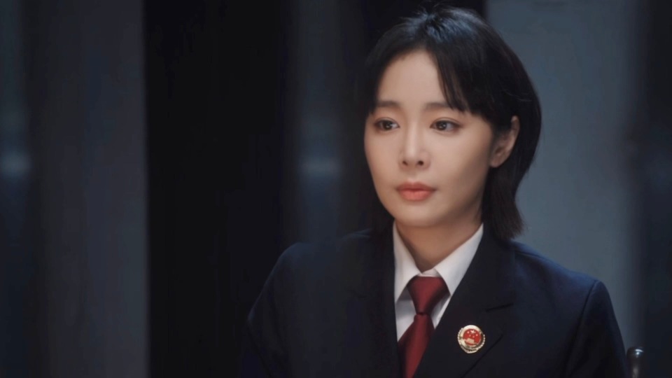 同样是演女检察官,把高叶和蒋欣放在一起看,差别就出来了