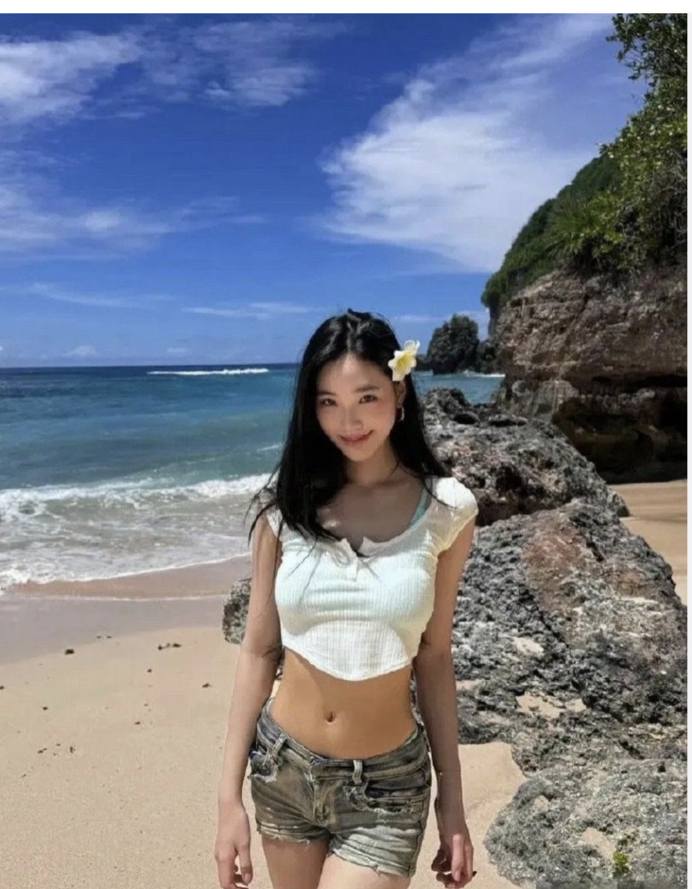 16岁森碟对比18岁多多:同样颜值出众,但两人的风格截然不同