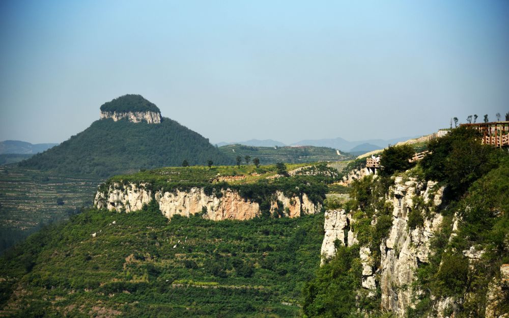 位于山东省沂蒙地区的"岱崮地貌",是我国第五大岩石造型地貌_腾讯新闻
