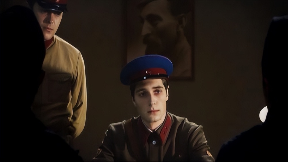 不久后,内务部的"蓝帽子"就找上了门来.