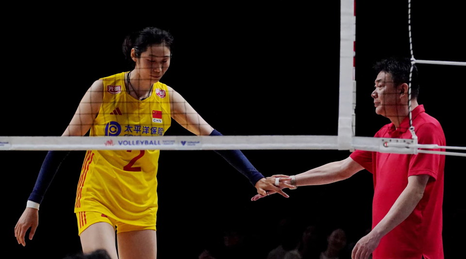 为国足让路,cctv5 直播中国女排,朱婷能否首发?郎平观战