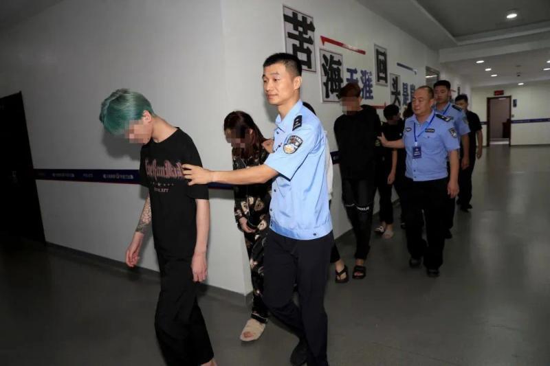 男子外地出差寻艳遇未果遭遇"仙人跳" 报警后9人团伙被刑事拘留_腾讯