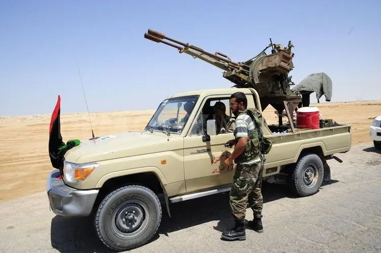 国产东风猛士越野车肩扛导弹大炮已化身现代战争的轻骑兵