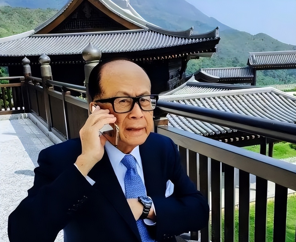 在成都踩雷70亿后,李嘉诚又有新动作,宣布给美国斯坦福捐款1.2亿