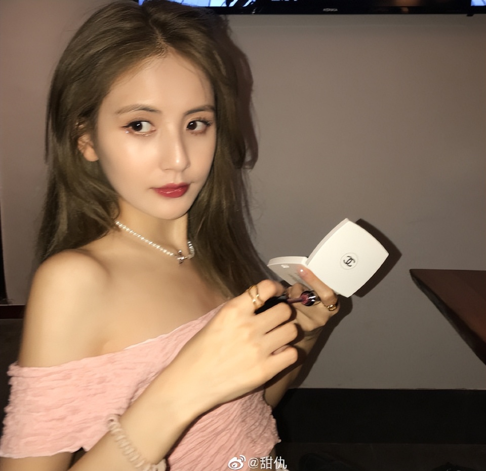 母子平安25岁甜仇晒全家福官宣一索得子老公比王思聪还大2岁