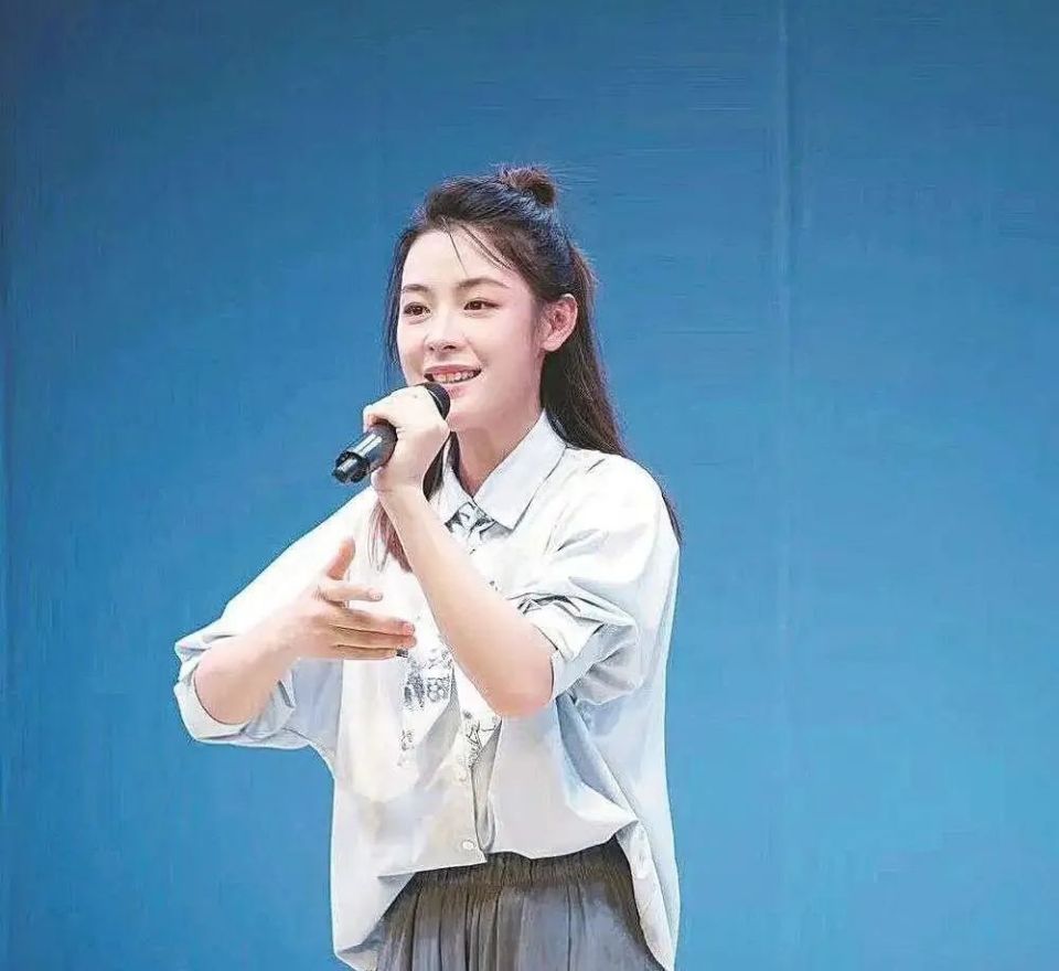 火出圈的俊朗越剧小生,竟是位90后姑娘!_腾讯新闻