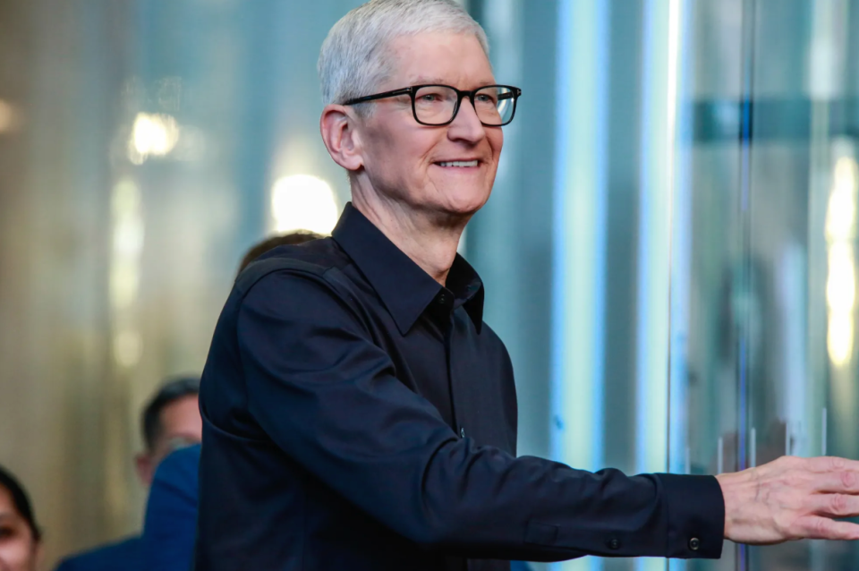 苹果CEO库克员工大会内容曝光：回应AI、接班规划以及内存短