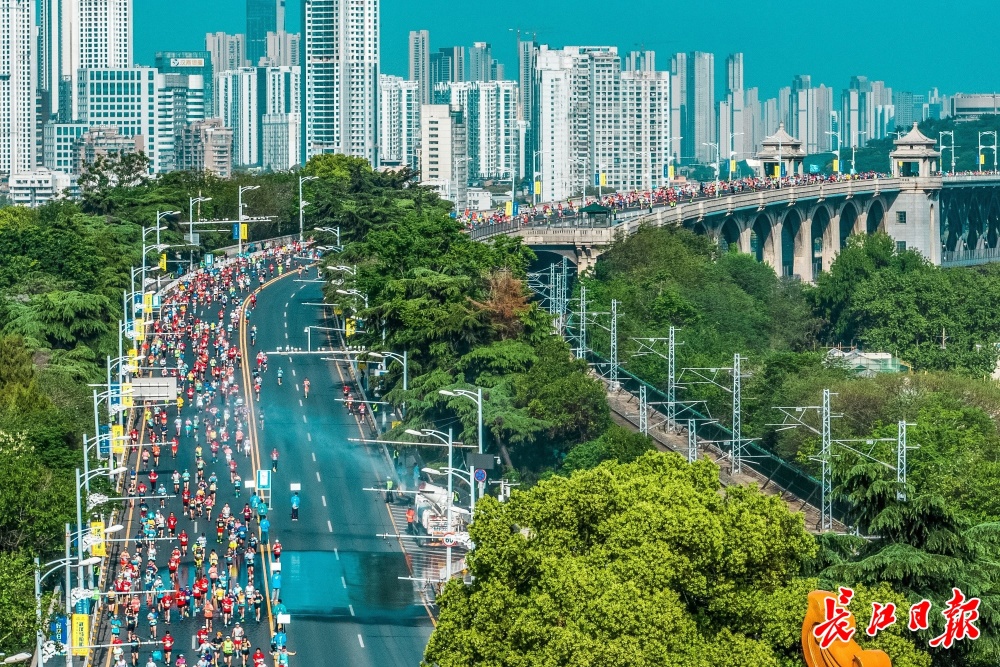 2024汉马报名在1月9日—13日10时，16周岁以上可报半马、健康跑。如重庆马拉松也中签，汉马名额保留至2025年_腾讯新闻