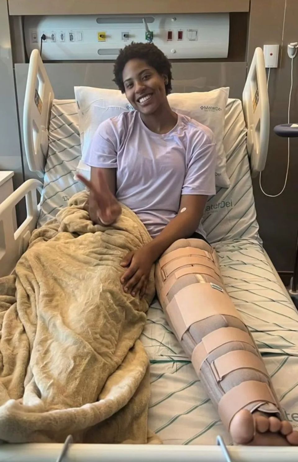 巴西女排克里斯蒂娜 透露肌肉力量大幅流失：我的膝盖完全锁死了