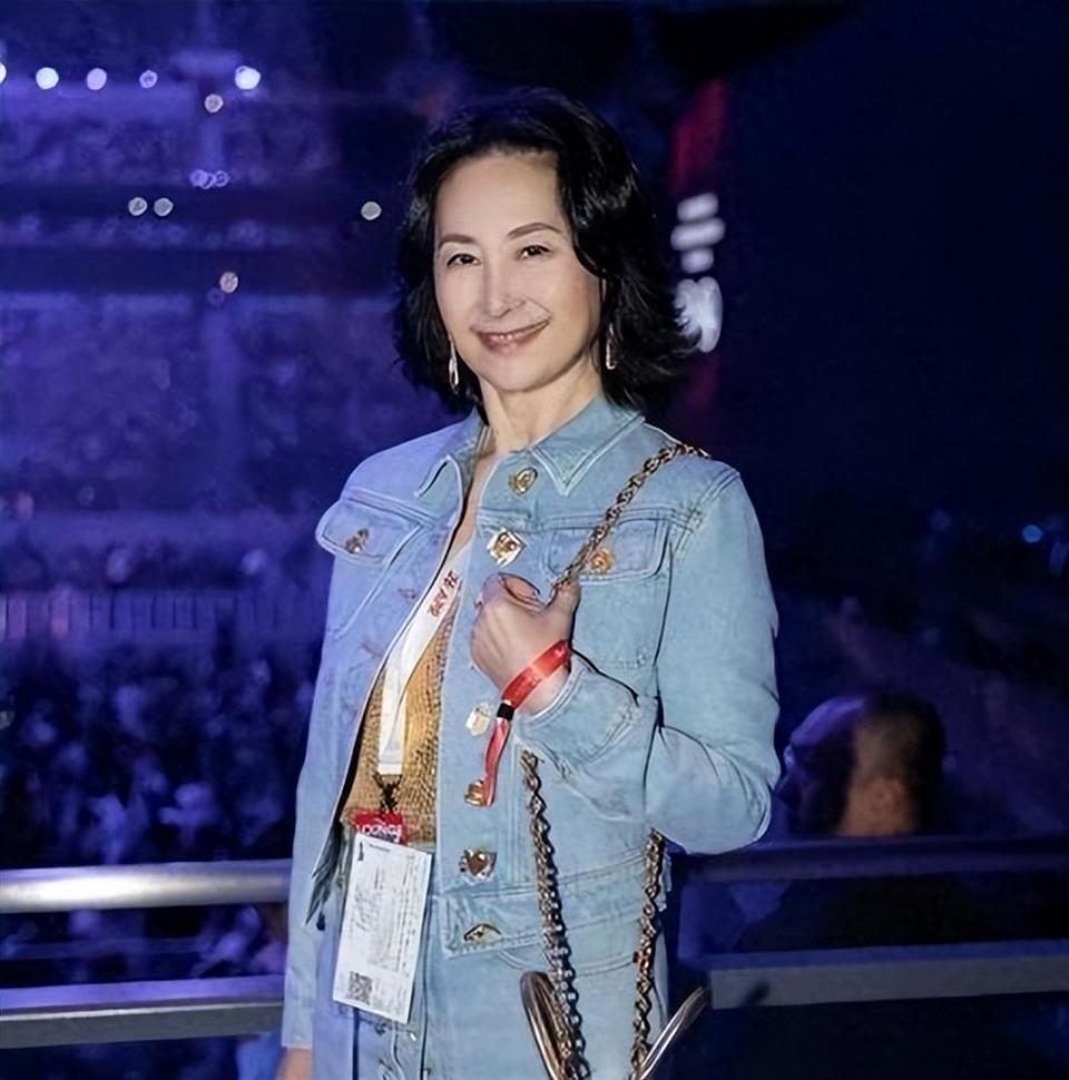 李嘉欣也想不到，63岁何超琼走上和何鸿燊一样的路，实现口碑暴涨_腾讯新闻