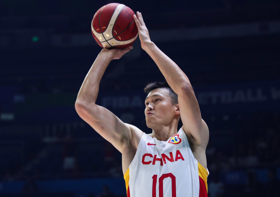 前男篮队长周鹏透露和乔帅冲突因为战术我在场上发怒被拉住