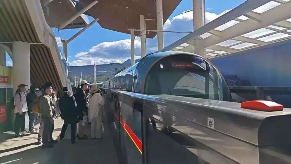 ����һ�꣬Ͷ��30�ڵ�ѩɽ�۹��Ҫͣ����