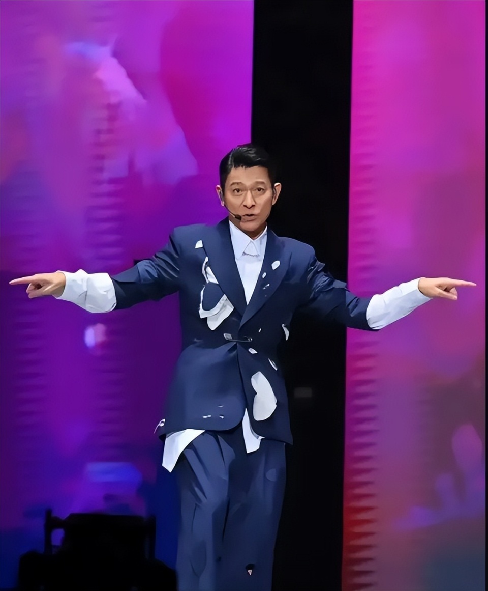 刘德华上海演唱会收入至少3亿?黄牛几十倍加价,天王自己都无奈