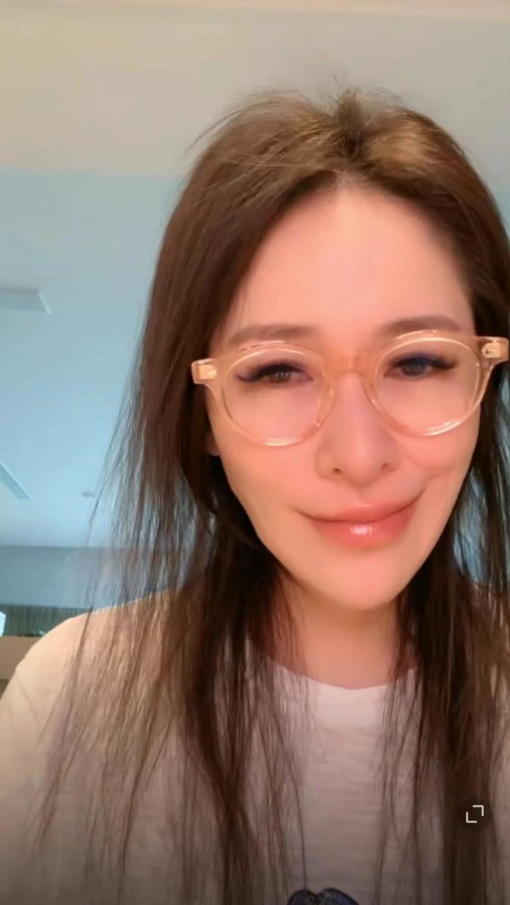 萧亚轩承认跟小16岁男友已分手,近况曝光脸部变形,健康引担忧_腾讯