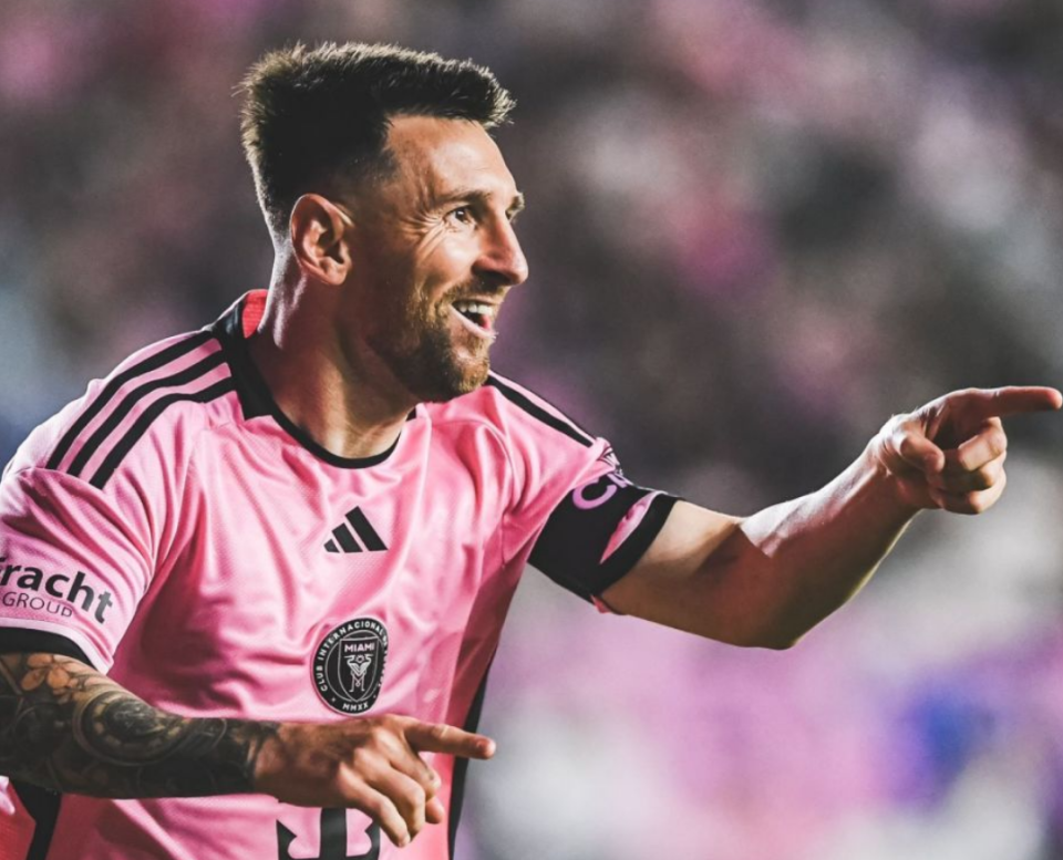 梅西世界波!破2场球荒 14场造24球刷爆8纪录 小贝起立鼓掌