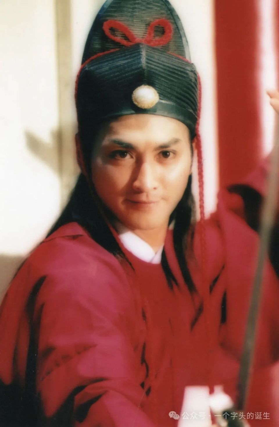 "最帅展昭"何家劲:脱下大红袍之后