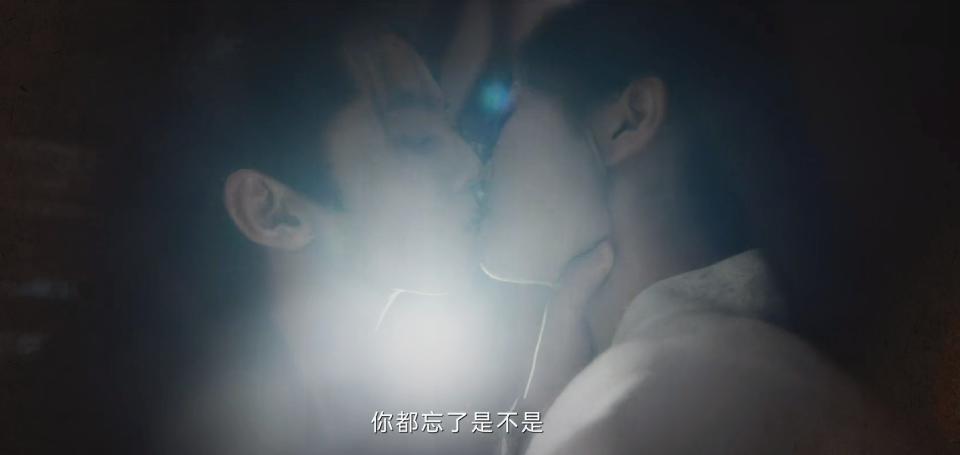 假牙坠落之夜，梦境背后潜藏的身份焦虑与重生密码