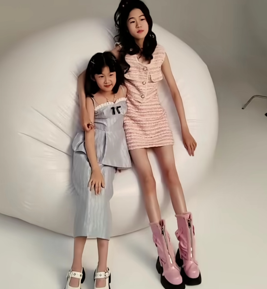 陆毅俩女儿拍杂志,14岁贝儿身高猛蹿又瘦了,胳膊长腿比妹妹还细-腾讯