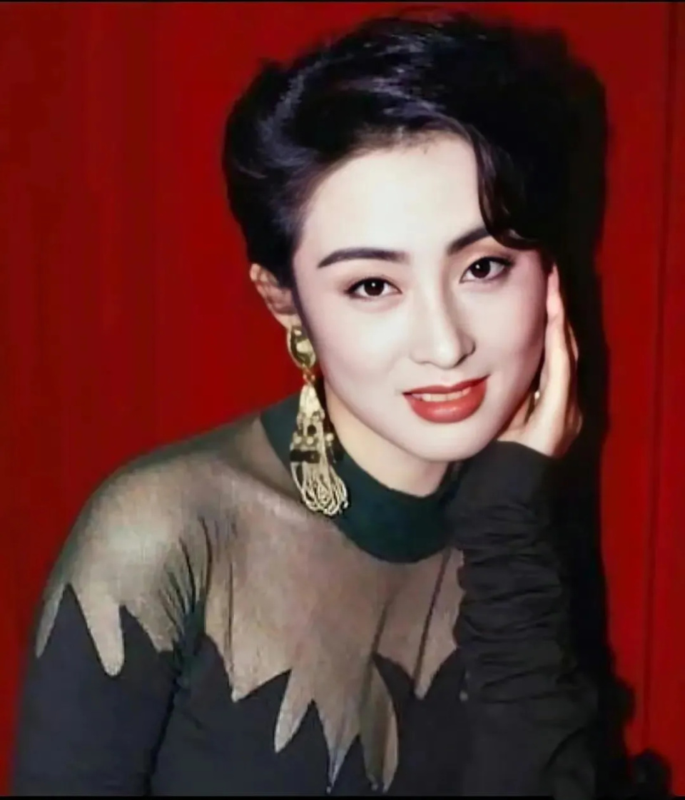 56岁张敏近照曝光!暴瘦到70斤已脱相,昔日女神憔悴干瘪令人担心