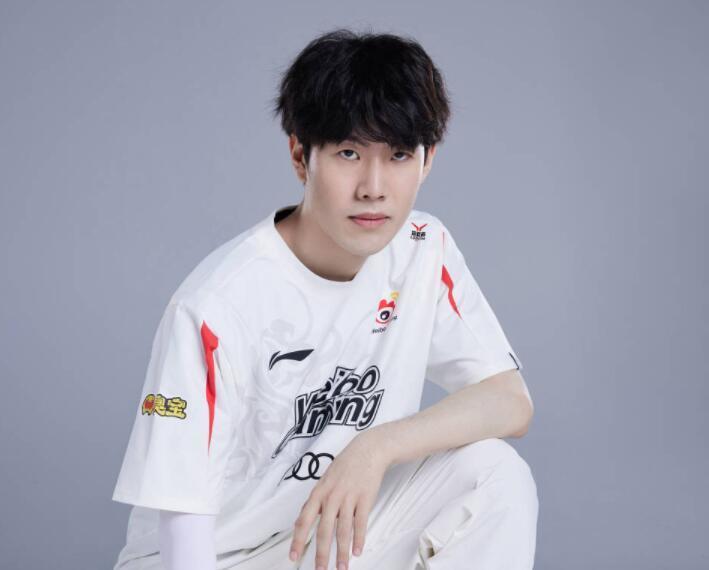 wbg赛后遇到可爱粉丝一句话逗笑theshy打破msi魔咒