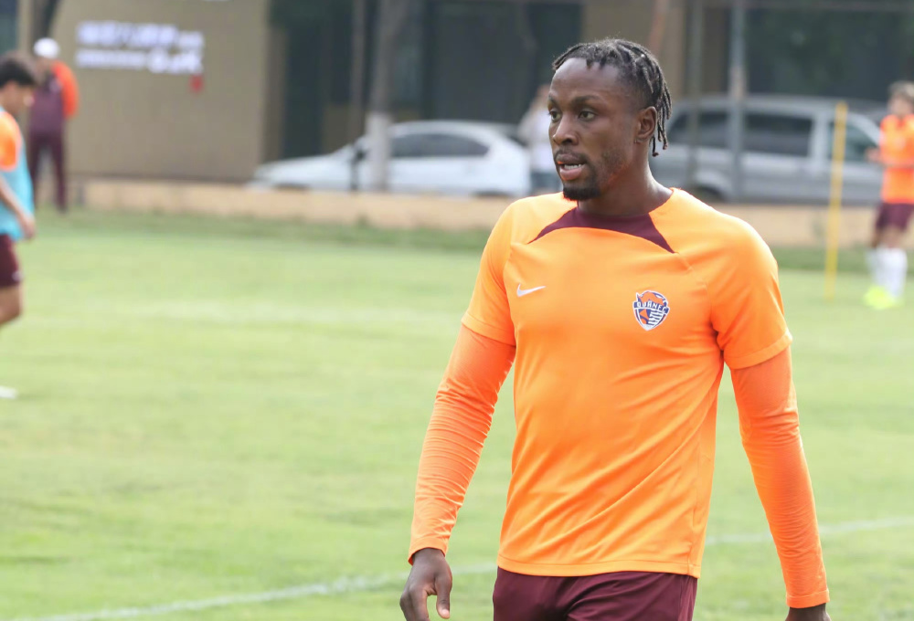 换外援 试训留洋新星,青岛海牛保级加码,向泰山队借人,亚森留任