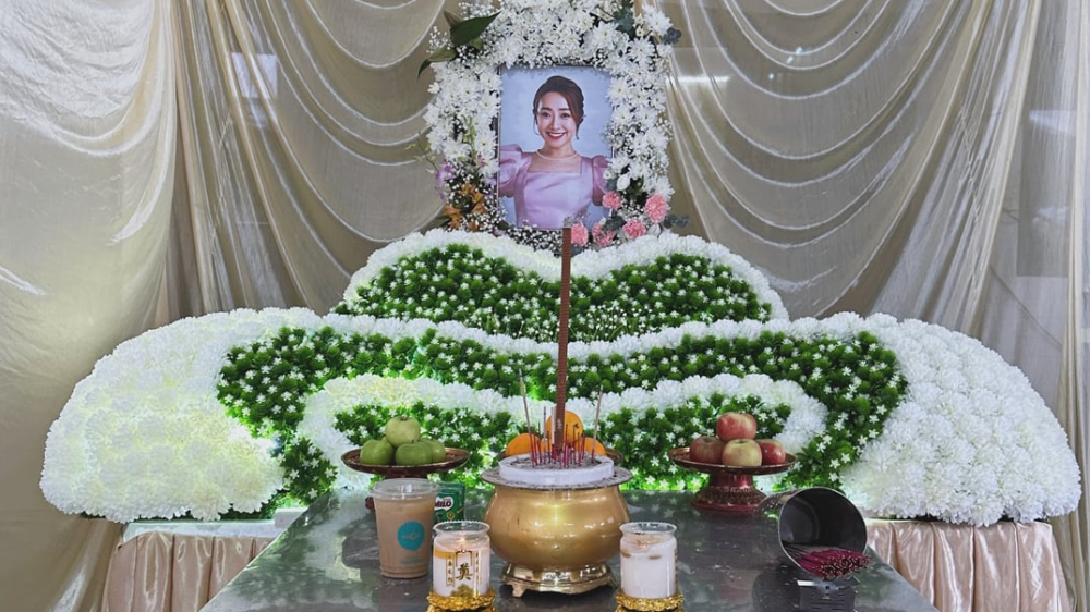 到剧组拍戏,从八点半开始,到十点半拍第二集,换了旗袍后突然说不舒服