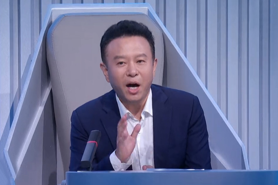 主持人大赛：评审郑连凯点评一针见血，比健康组合更敢说，网友直言想念董卿_腾讯新闻