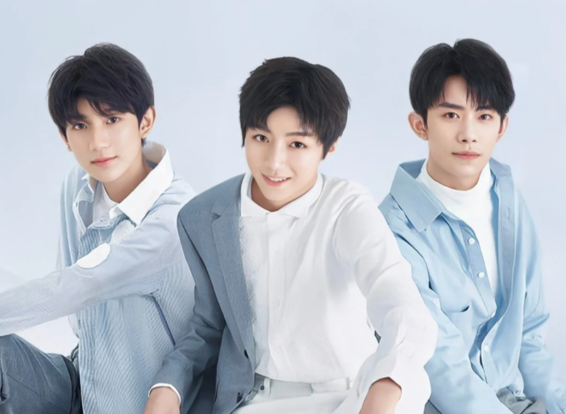 还是未成年成团,靠着邻家弟弟形象,出一首又一首励志歌曲的tfboys?