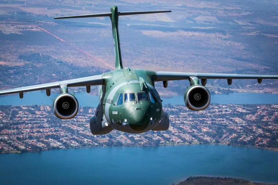 飞机由两台iae v2500-e5涡扇发动机提供动力,每台发动机的推力为138