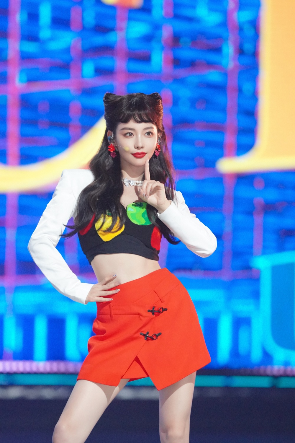 错过外婆追悼会被骂上热搜的张嘉倪,到底做错了什么?_腾讯新闻