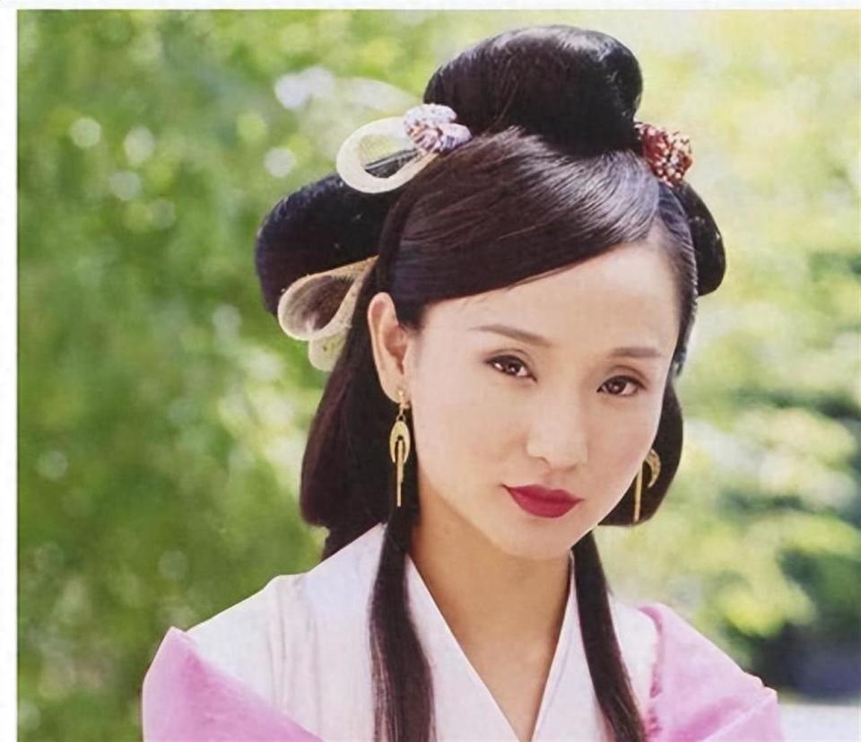 吃孔琳7年软饭却爱上柯蓝，现娶小12岁美女，儿子成国民童星_腾讯新闻