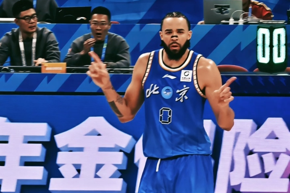北京送四川24连败！周琦4中4砍11+7 麦基首秀12+6+3连秀暴扣_腾讯新闻