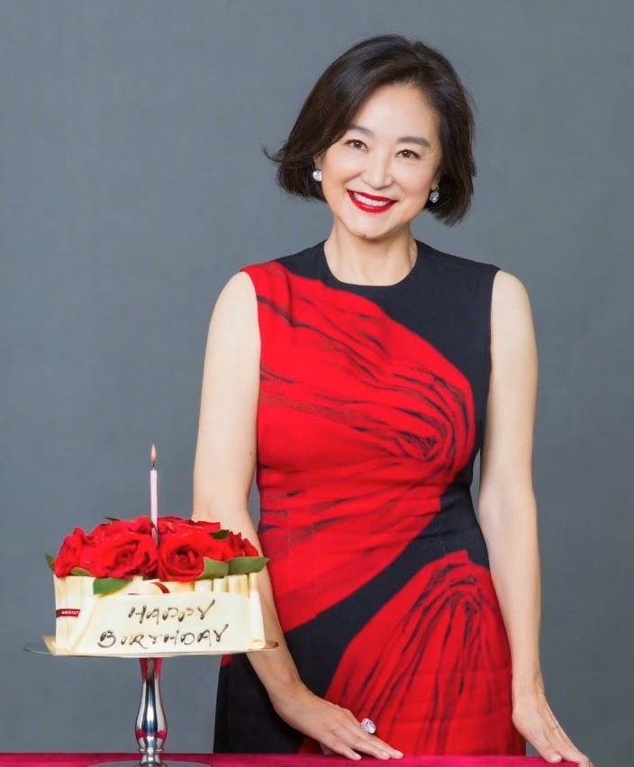 林青霞获终身成就奖罕见感谢丈夫,女儿撰文谈"我妈妈的另一面"_腾讯