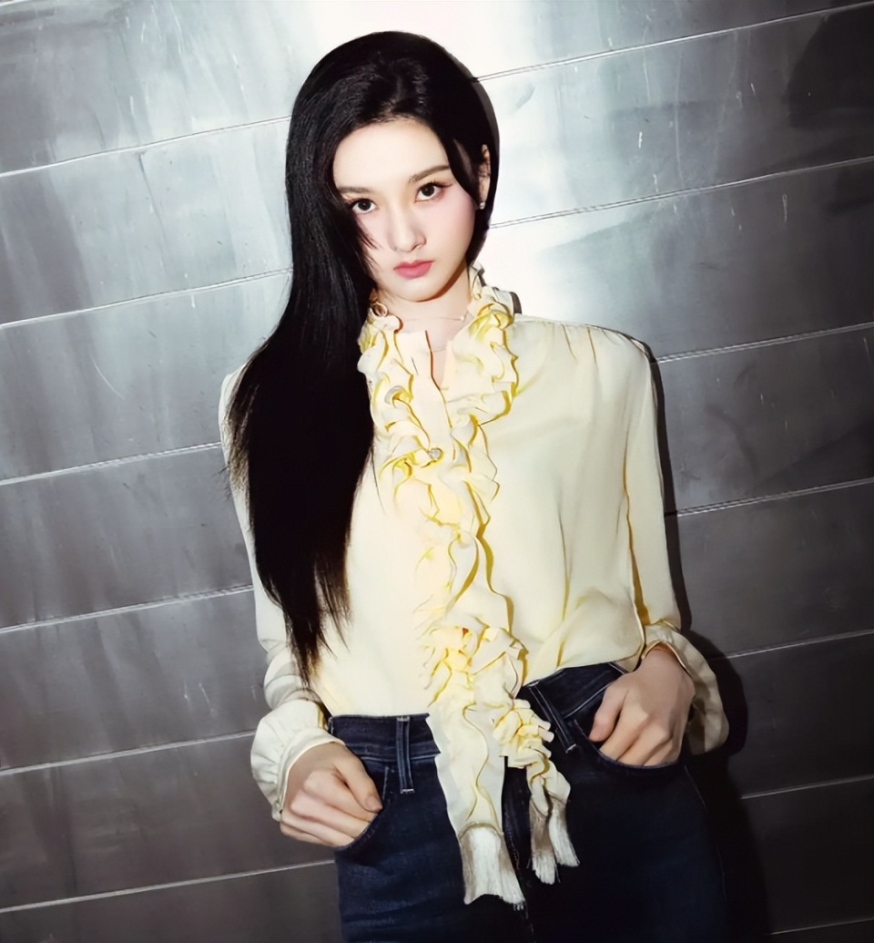 官方媒体站台报道，宋祖儿复出后火力全开，待播剧排队上线-腾讯新闻