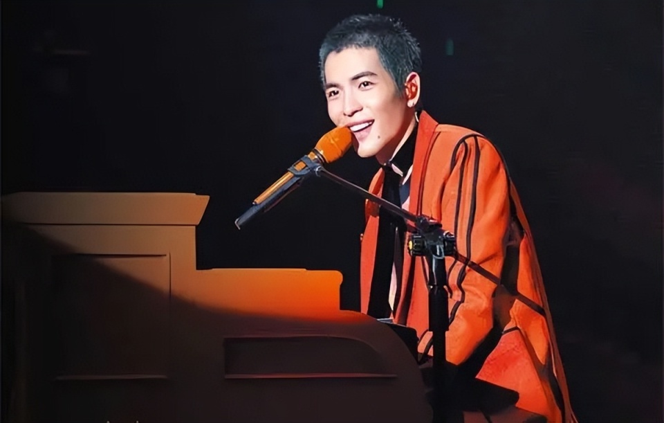 粉丝们看到萧敬腾的表态后纷纷留言夸赞,有人表示"老萧终究不会让人